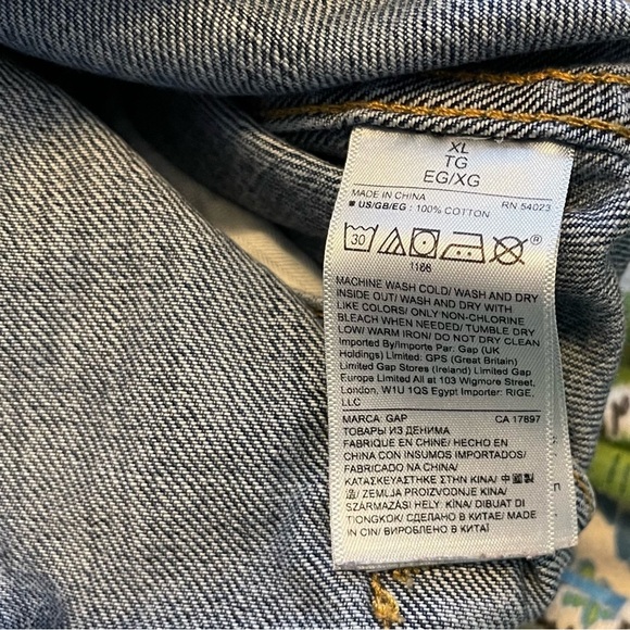 Gap denim slightly distressed button up trucker jacket size Jr’s XL - Picture 9 of 12